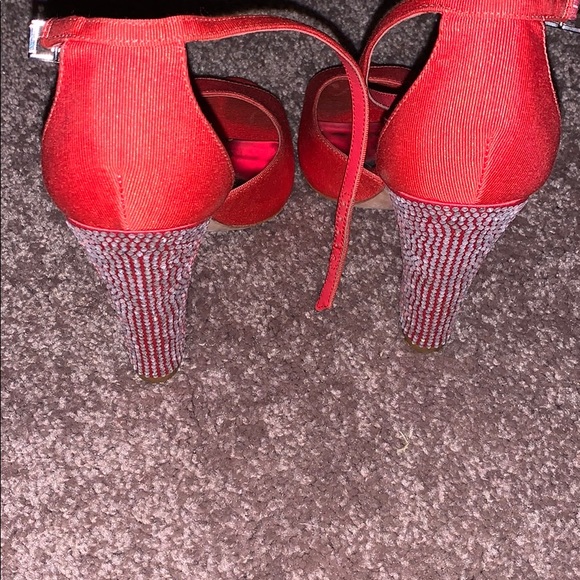 Women Shoes - Picture 1 of 2